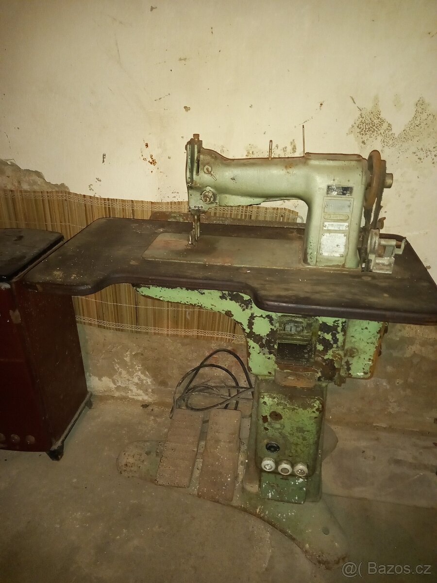 Průmyslový šicí stroj SVIT Gottwaldov (1958) - 5