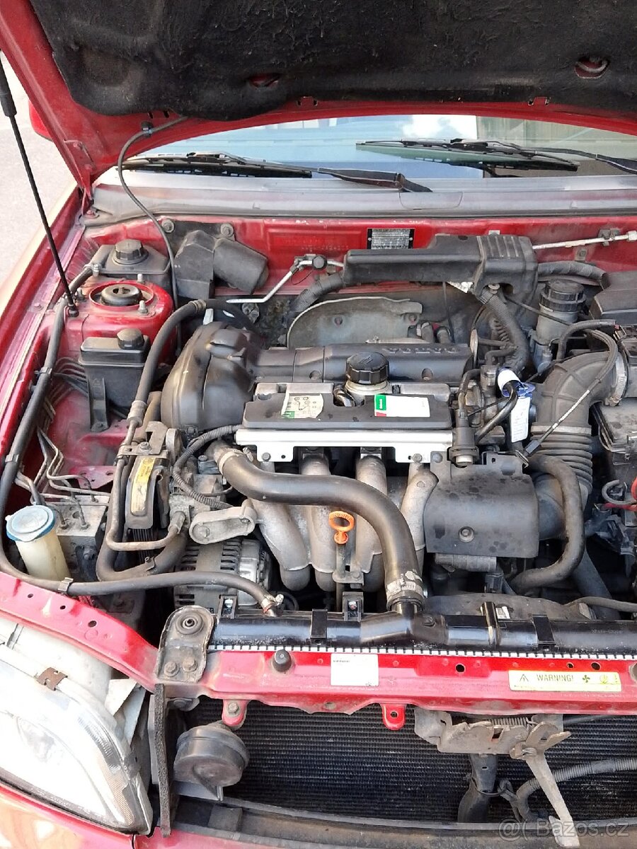 Prodám auto VOLVO V40 - 5