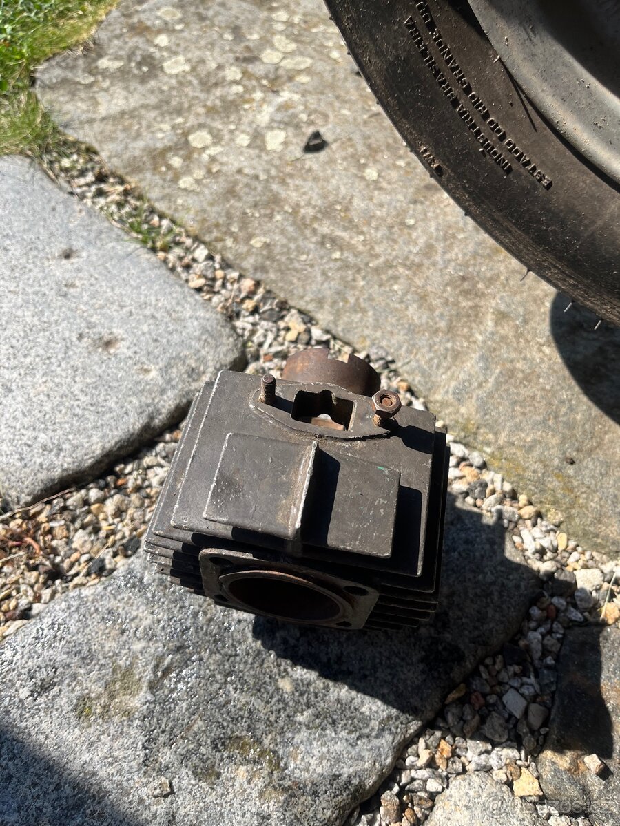 2x Hlava + válec na Jawettu 50/551 - 5