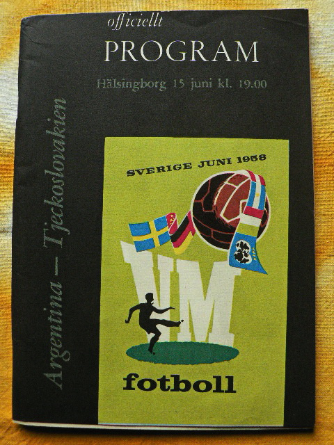 Zapalovače, fil.karty, Slavia-relikvie, odznaky, brožury aj. - 5