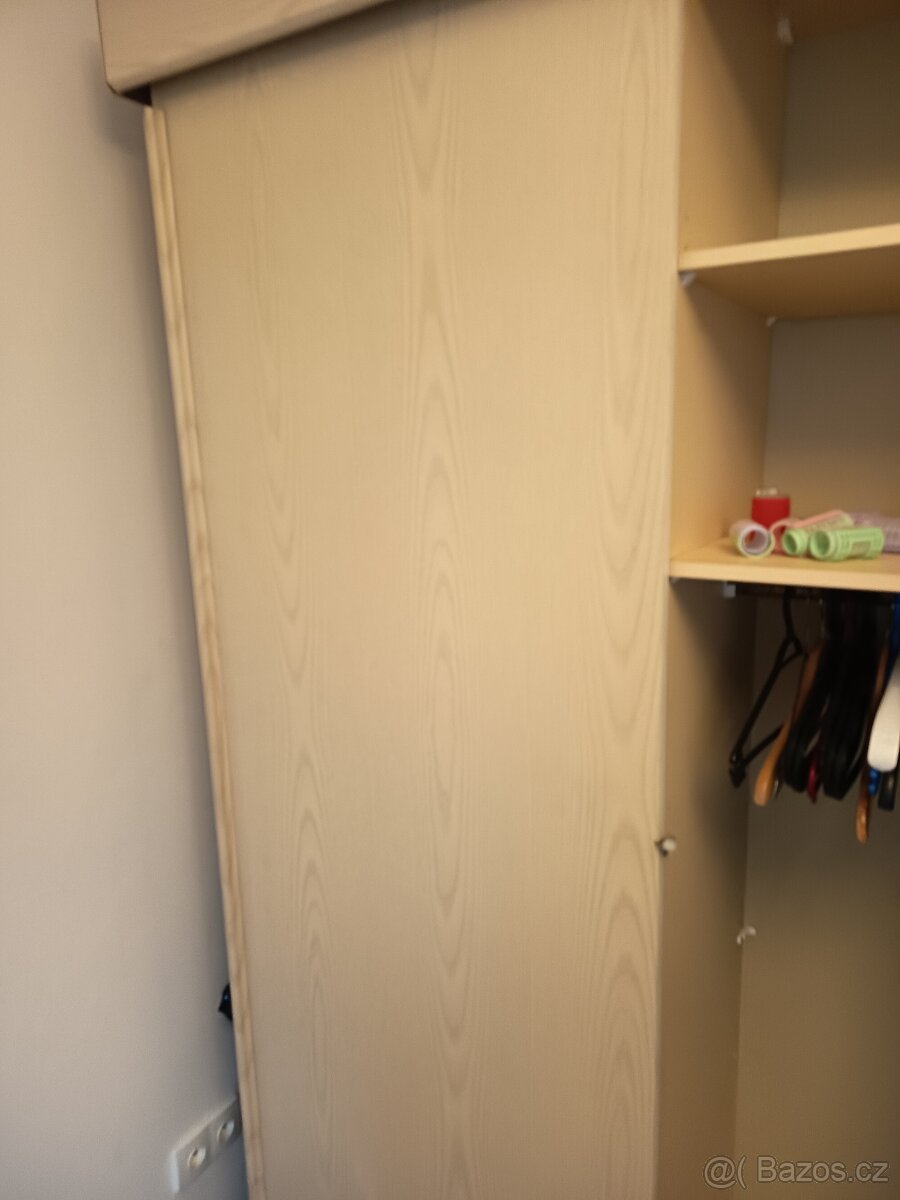 Velká šatní skříň se zrcadlem - 5