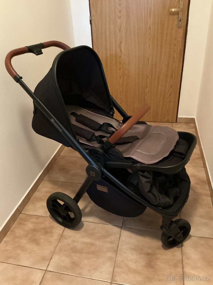 Sportovní kočárek s příslušenstvím - 5