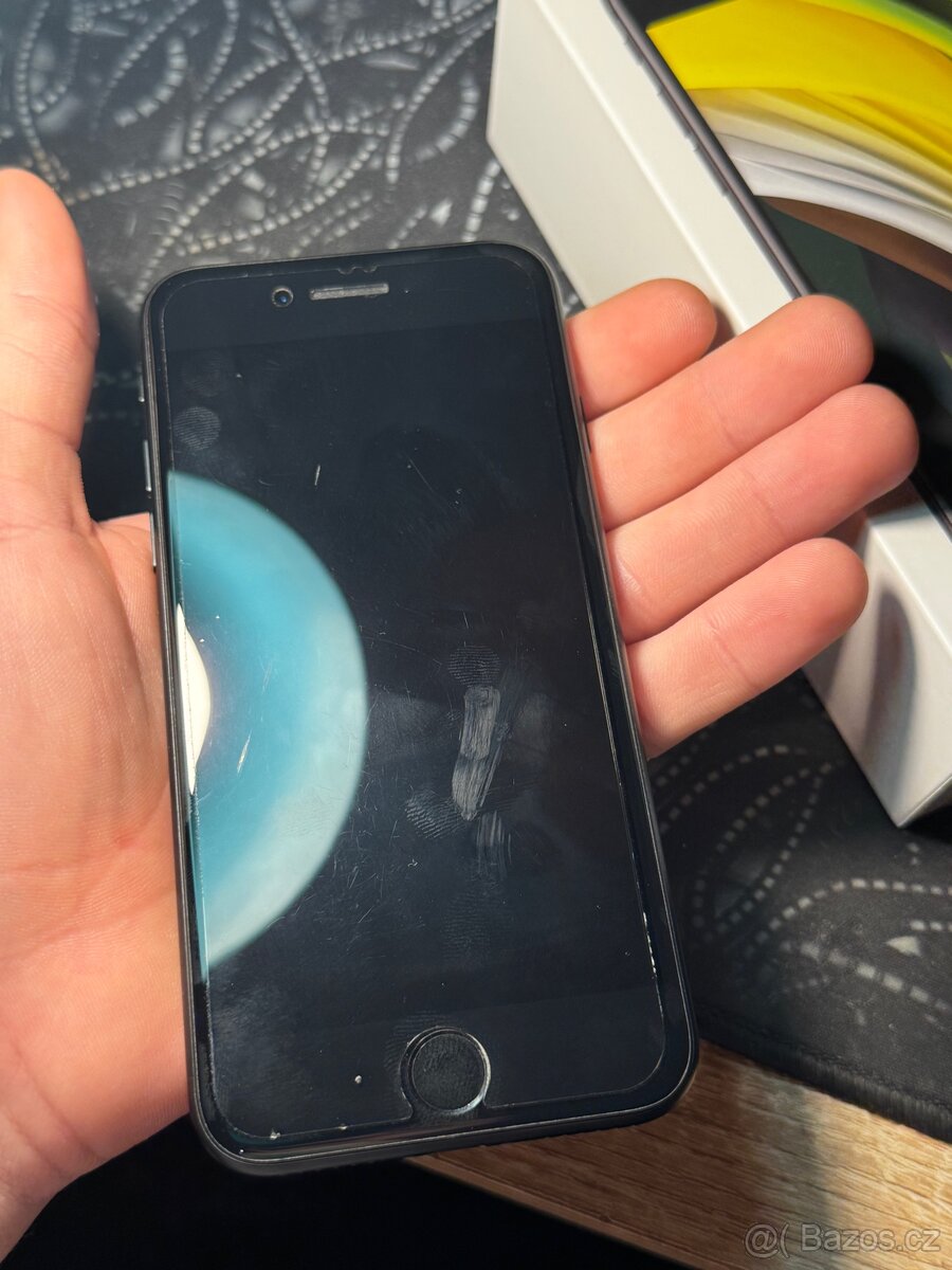 IPhone SE 2020 + příslušenství - 5