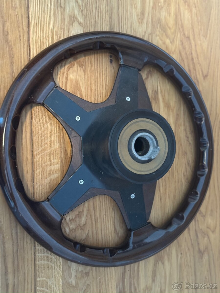 Tuningový dřevěný volant - 5