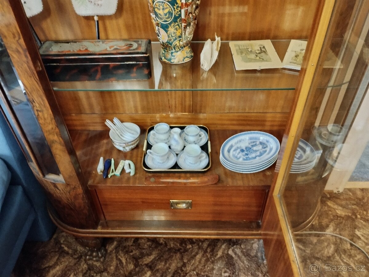 Starožitný nábytek - vitrína - 5