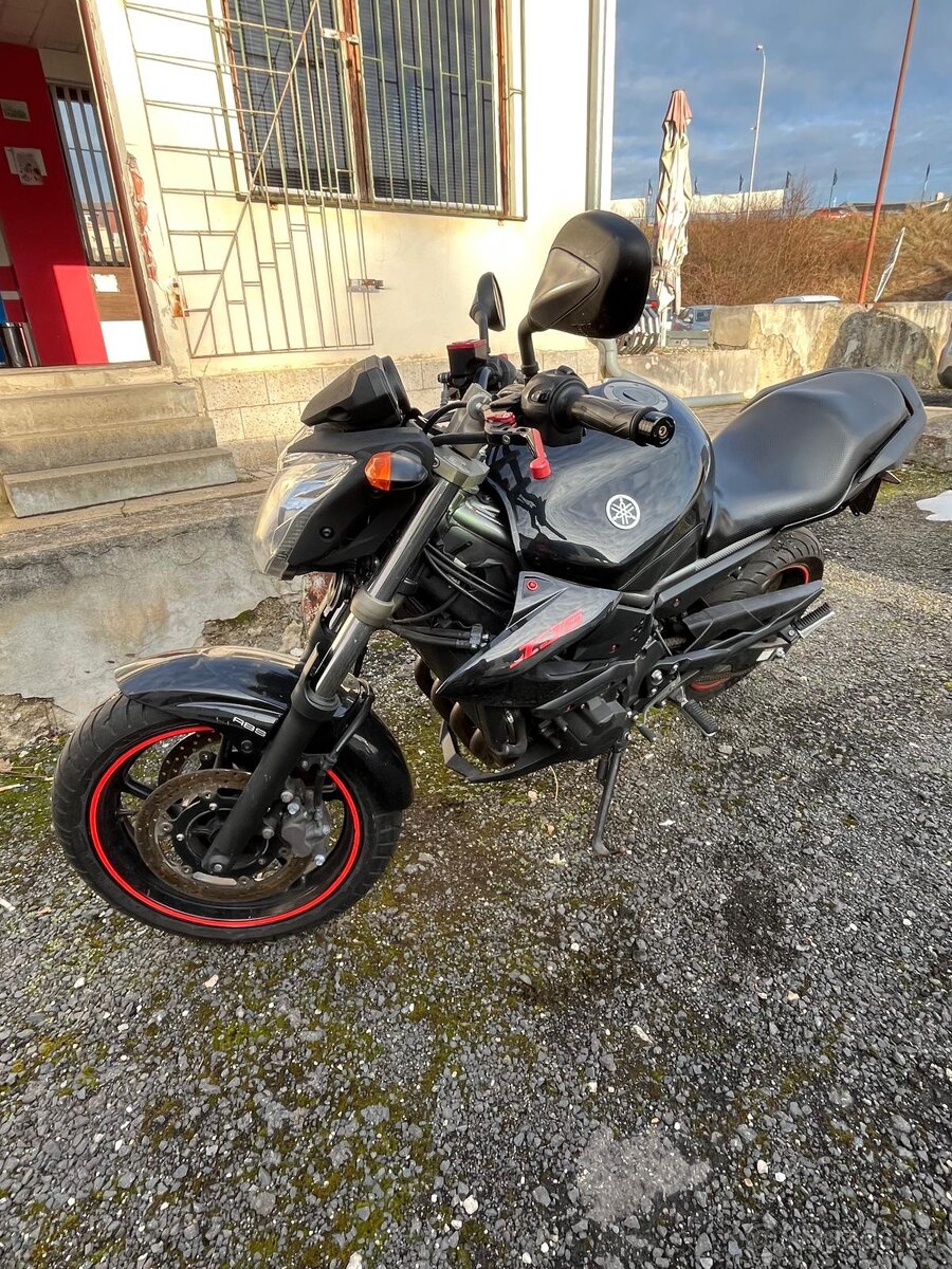 Yamaha XJ6 - 5