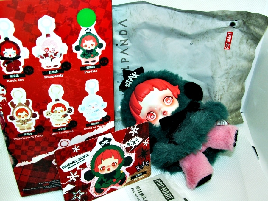 č.1 🐼POP MART SKULLPANDA plyšová panenka , přívěsek PARTITA - 5