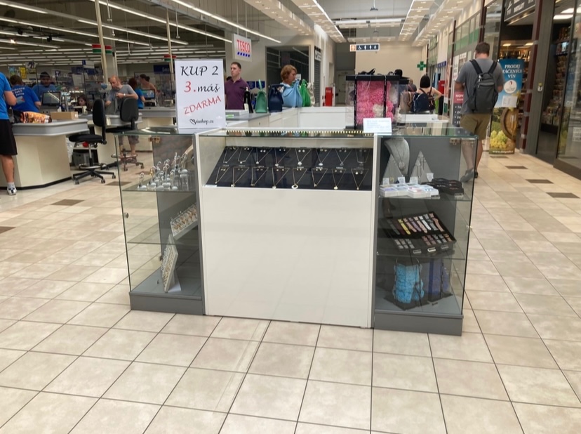 Dřevěný stánek 10 m² – ideální do obchodního centra - 5