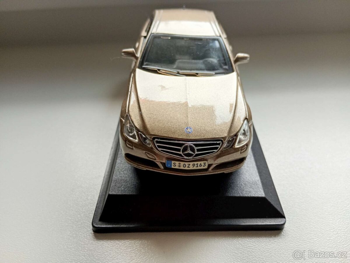 Mercedes Benz E-Class Coupe (Burago) - 5