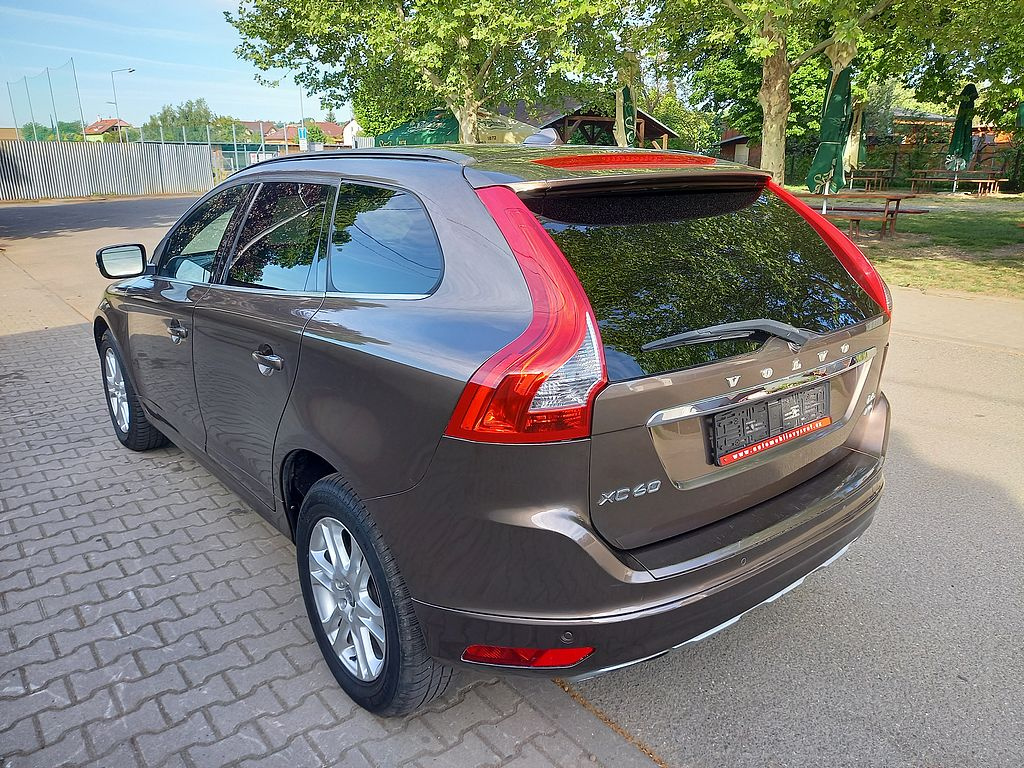 Volvo XC60, 2.4D5 120k 4x4+klima+Manual+ROZVODY - 5