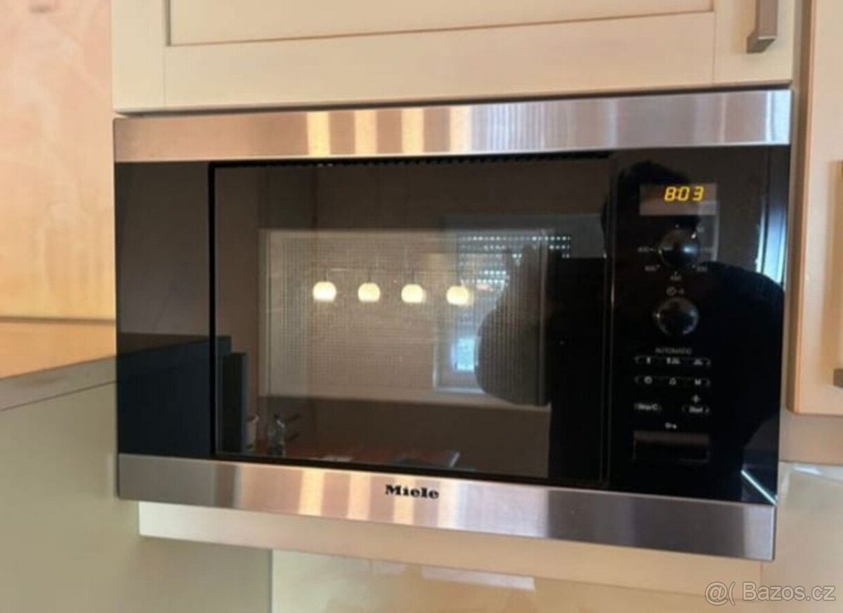 Prostorná venkovská kuchyně s vestavěnými spotřebiči,5594 - 5