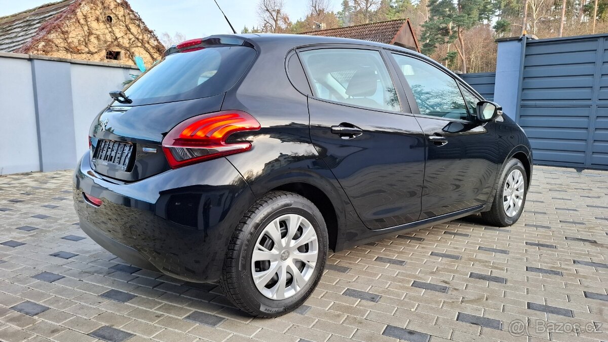 Peugeot 208 1,0 VTI - 50kw. KRÁSNÝ STAV - NAJETO: 70 tis km - 5