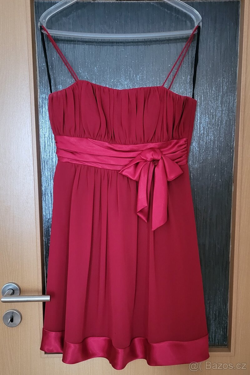 Hodí se ti tyhle všechny společenské šaty? - 5