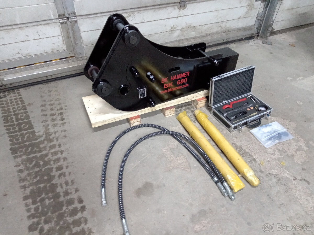 bourací kladivo na bagr JCB 3CX - 5