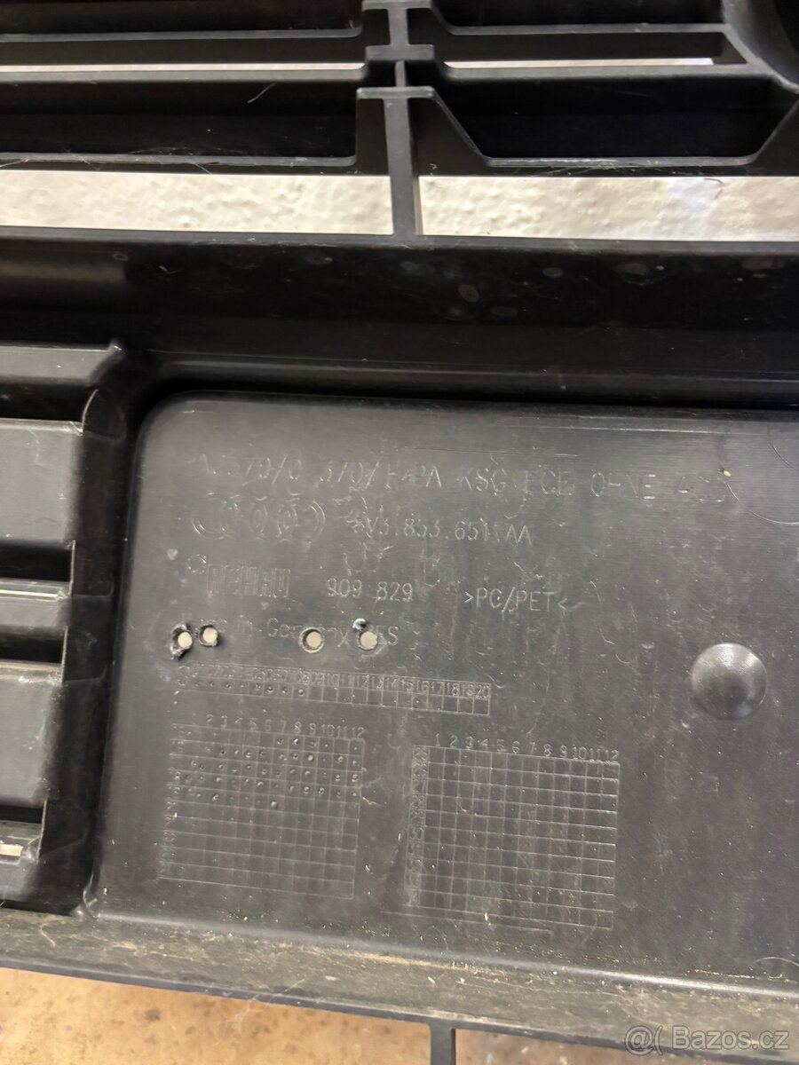 Originální maska (gril) Audi A3 8V – pěkný stav - 5