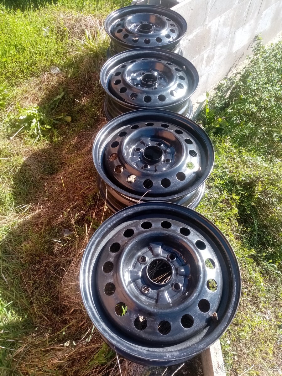 SADA PLECHOVÝCH DISKŮ 4X114.3 R15 67,1 - 5