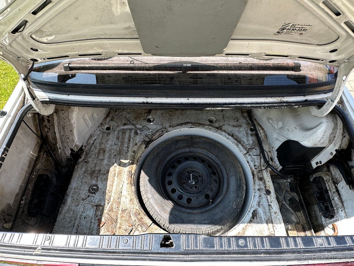 BMW 324d E30 plastak PRODEJ NÁHRÁDNÍ DÍLY - 5