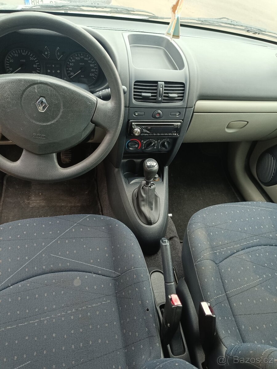 Renault clio.1.2.55kw rok 2002 - 5