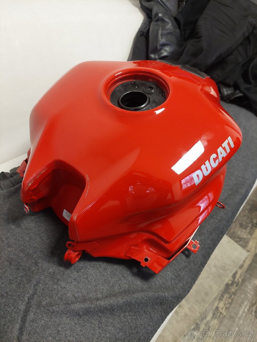 Ducati Supersport nádrž - 5