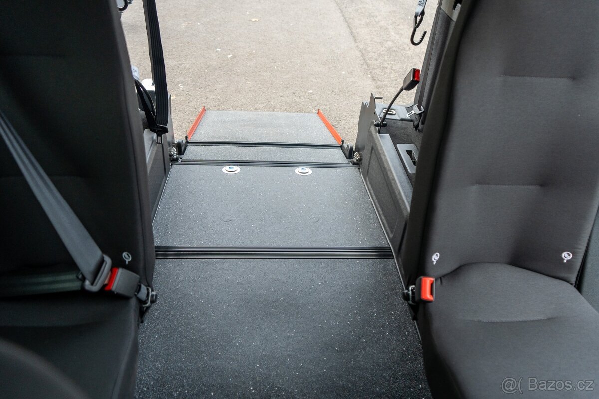 Ford Tourneo Connect s úpravou pro vozíčkáře - 5