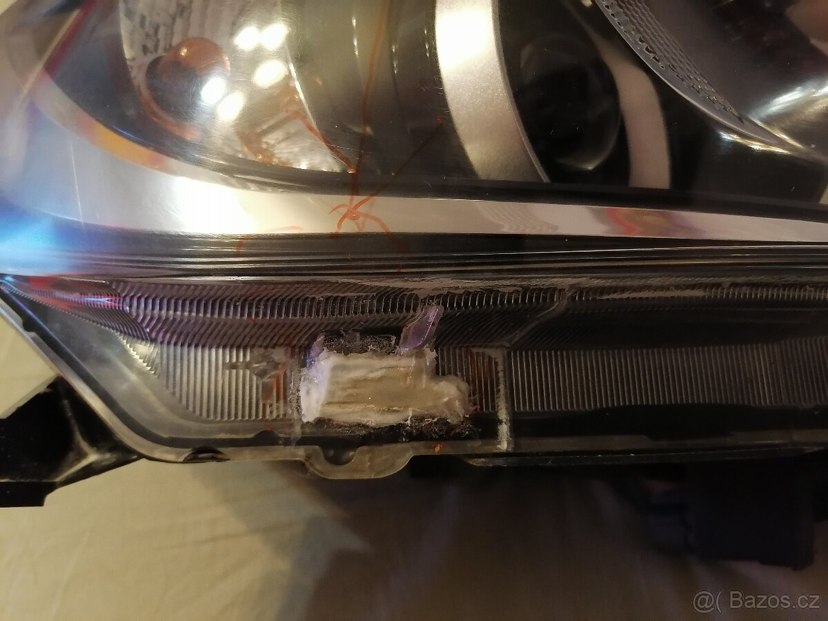 Originální pravé přední světlo Toyota Hilux