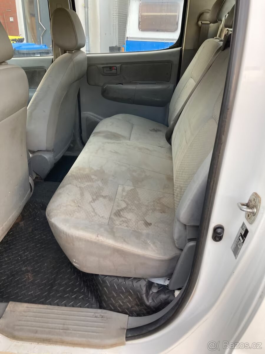 Toyota Hilux Double Cab 4x4 - 5