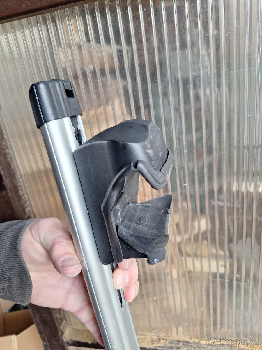 Prodám střešní nosiče kol Thule - 5