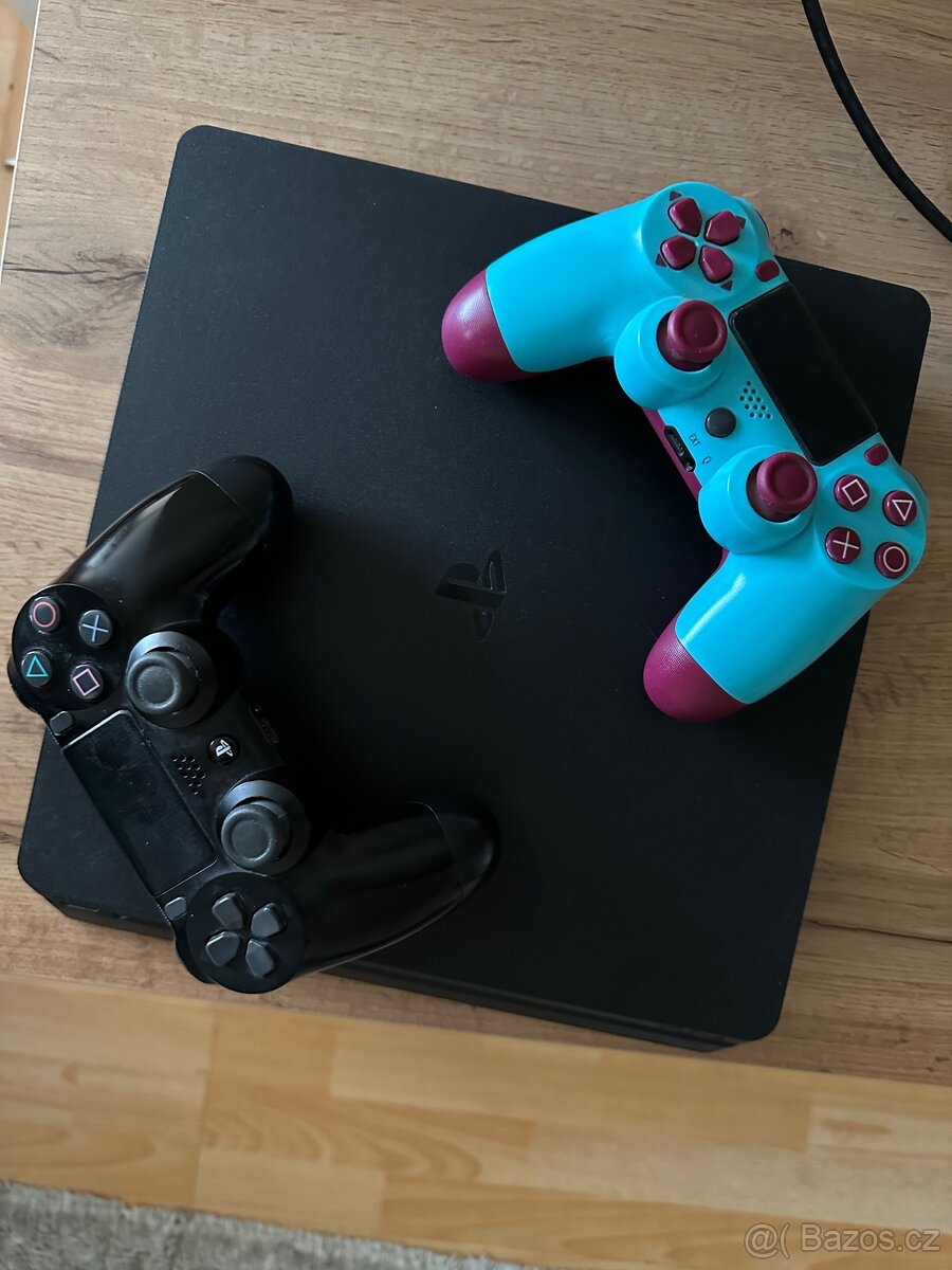 PlayStation 4 Slim - 5