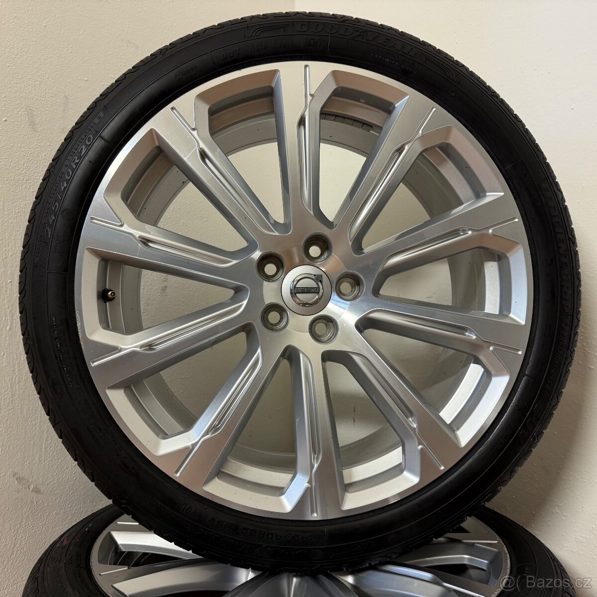 VOLVO V90 5x108 R20 ET42,5+LETNÍ 245/40R20 7,5mm - 5