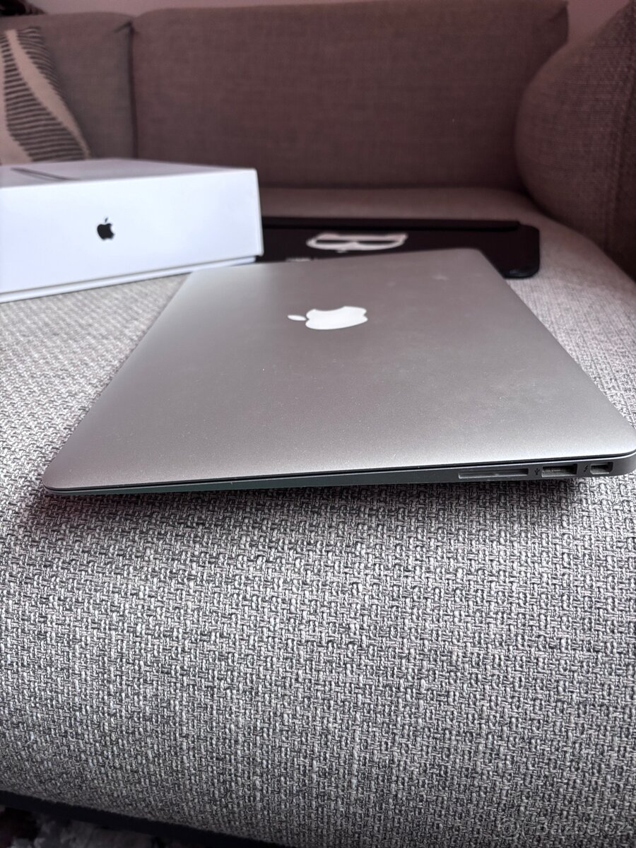 MacBook Air 13” 2017, i5, 8GB RAM, 128GB SSD - 5