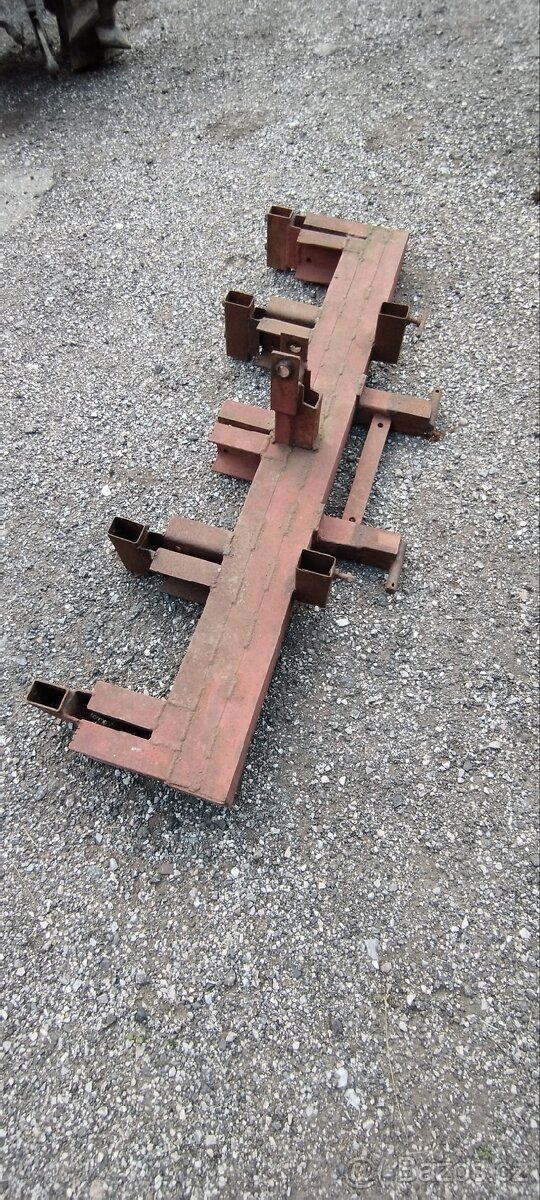 Kovový rám na rádla na brambory. - 5