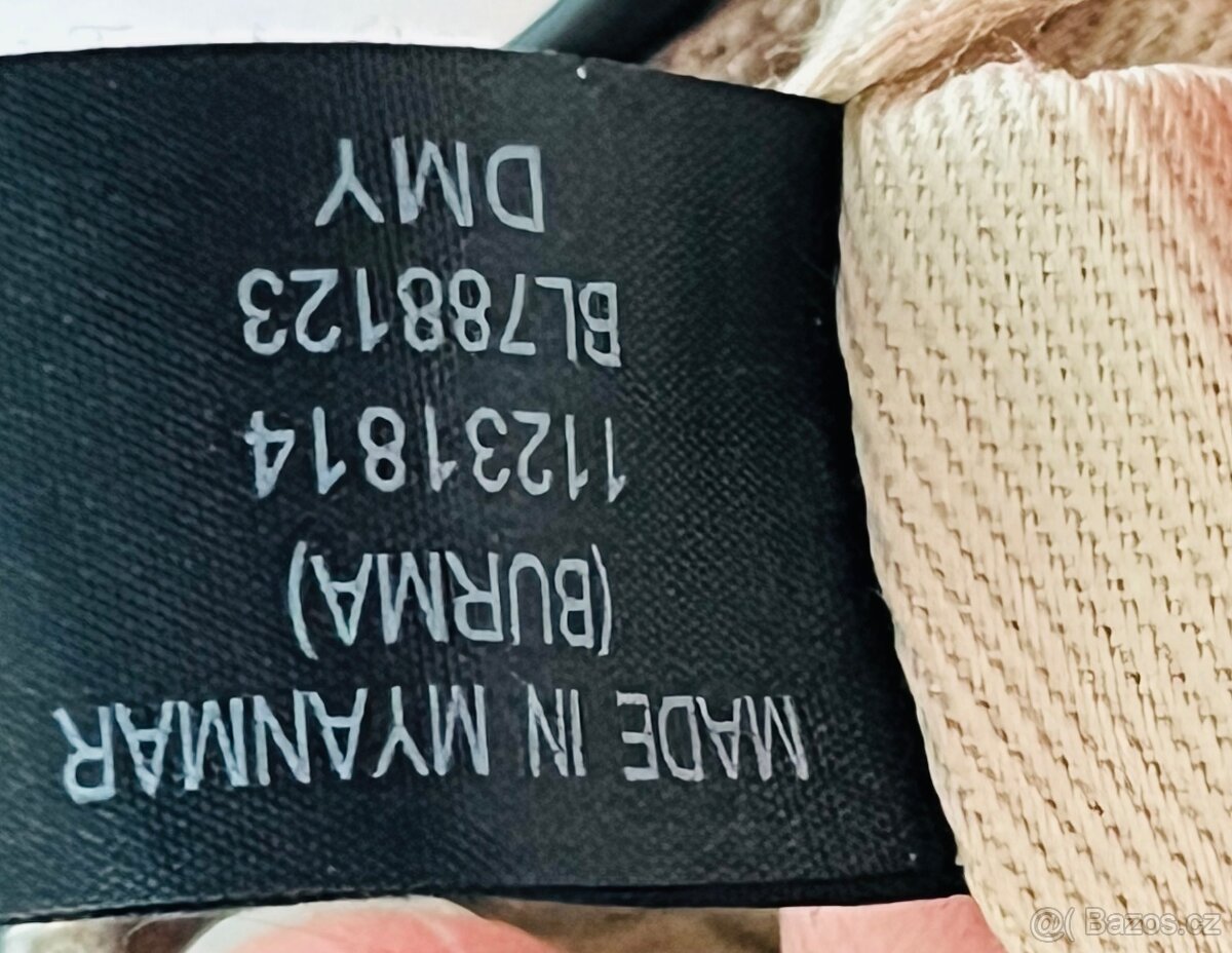 malá dámská kabelka Guess - 5