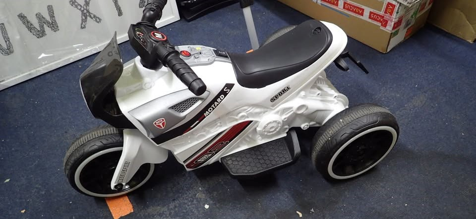 Dětská Elektrická tříkolka bílá - 5