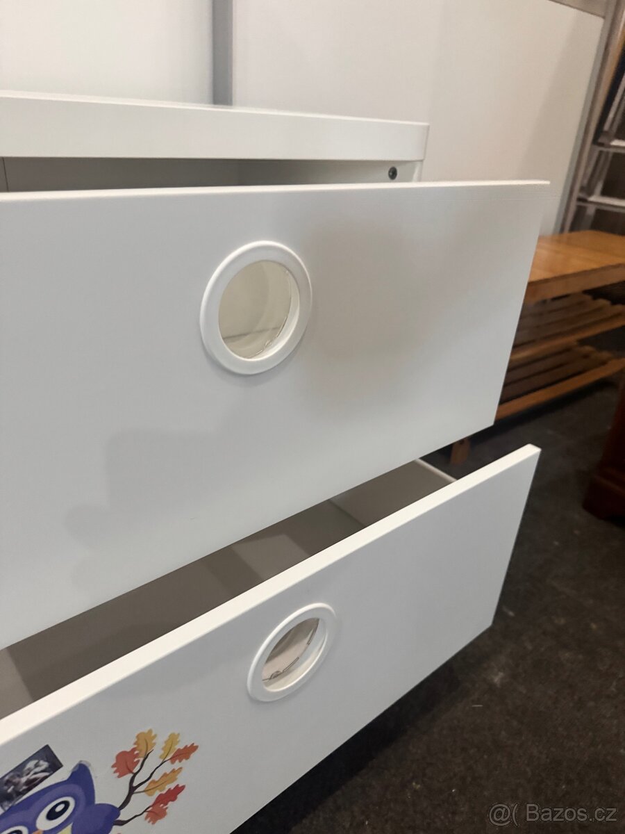 Hezká bílá dětská komoda IKEA BUSUNGE - 5