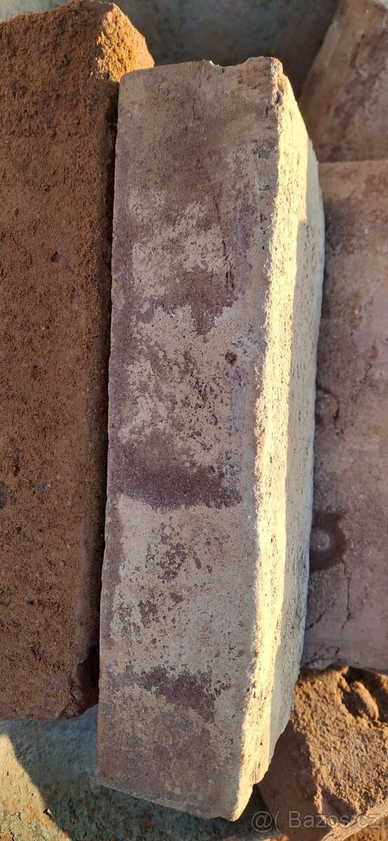 Staré ručne dělané ,značene cihly - 5