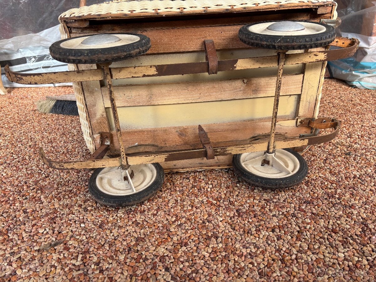 Starožitný kočárek pro panenky - 5