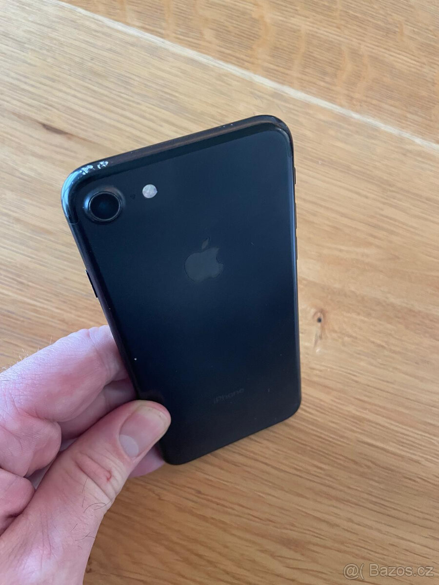 Apple iPhone 7 - černý - 128GB - 5