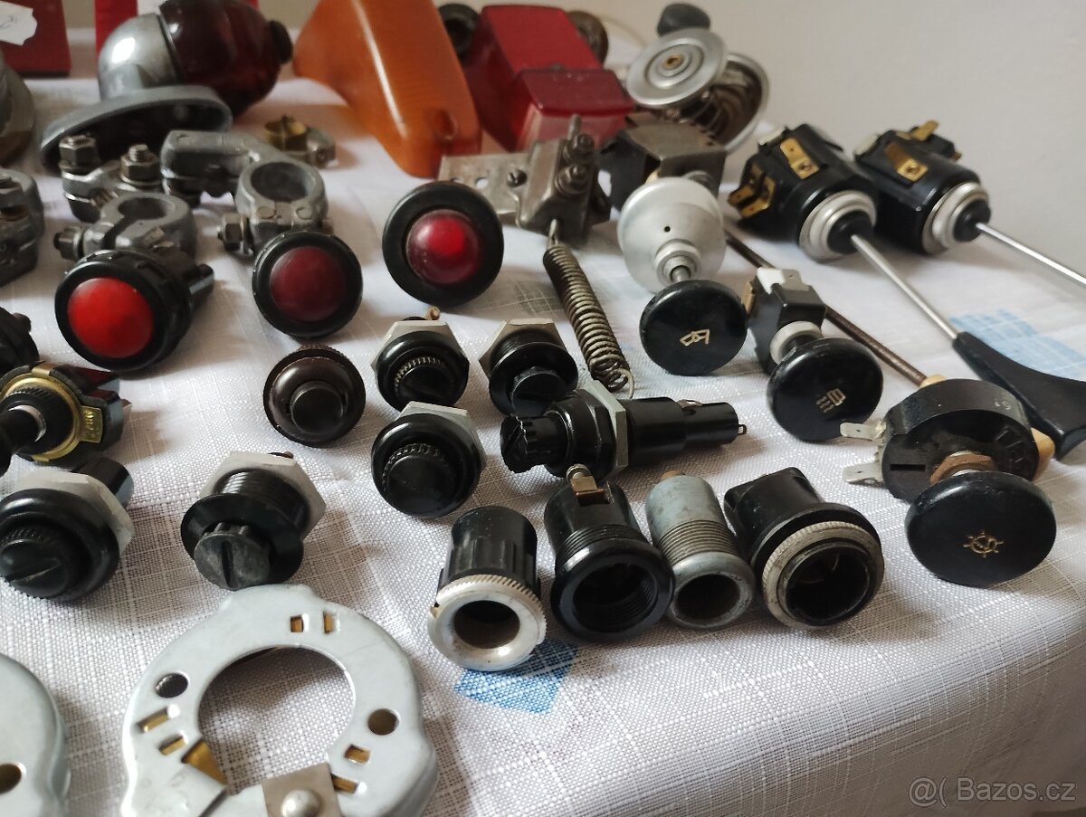 Směs náhradní přepínačů, světel a dílů na veterány ŠKODA - 5