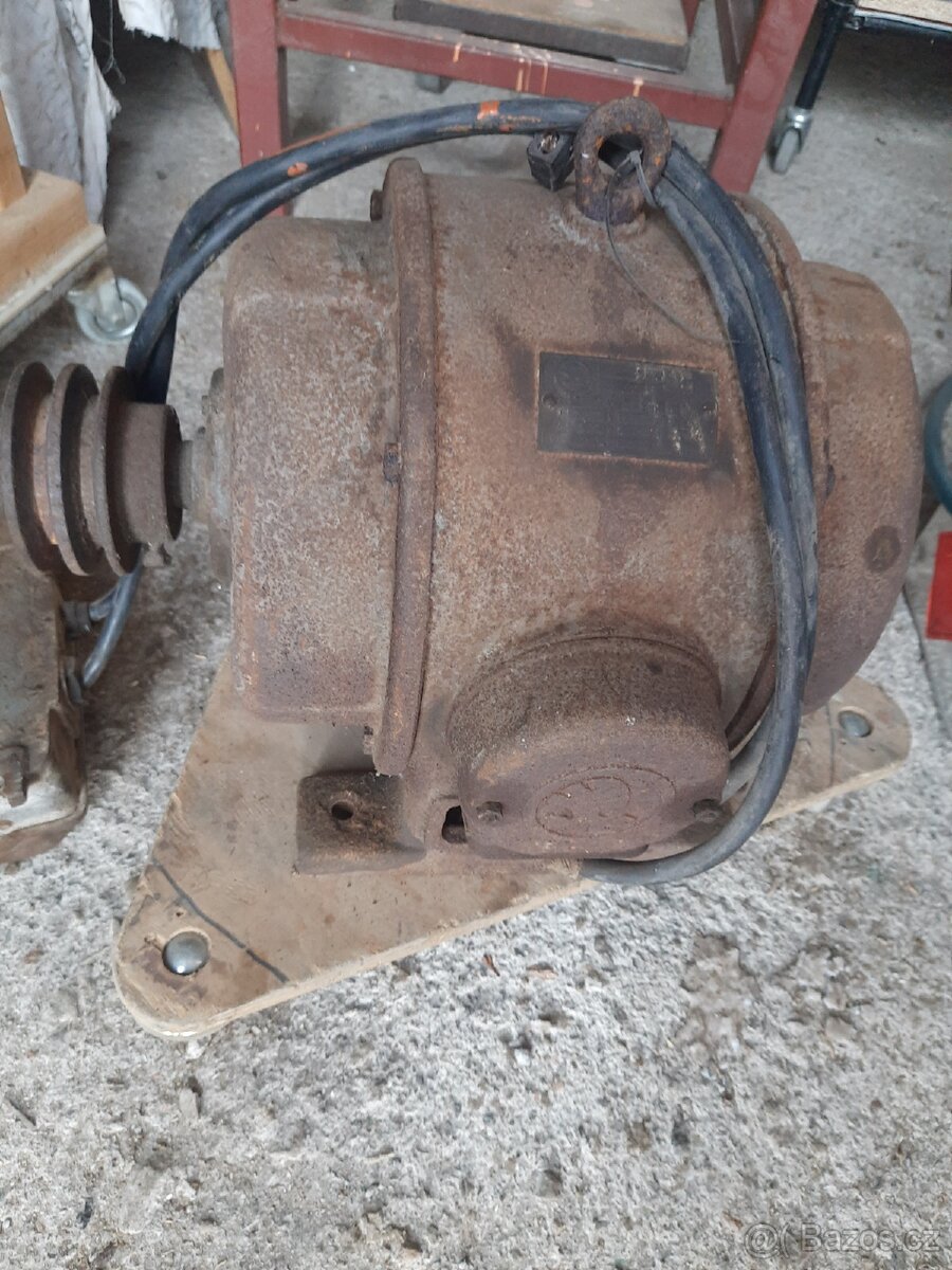 Prodám motor 5.5kw,pilu starší hoblovkou,vozíky - 5