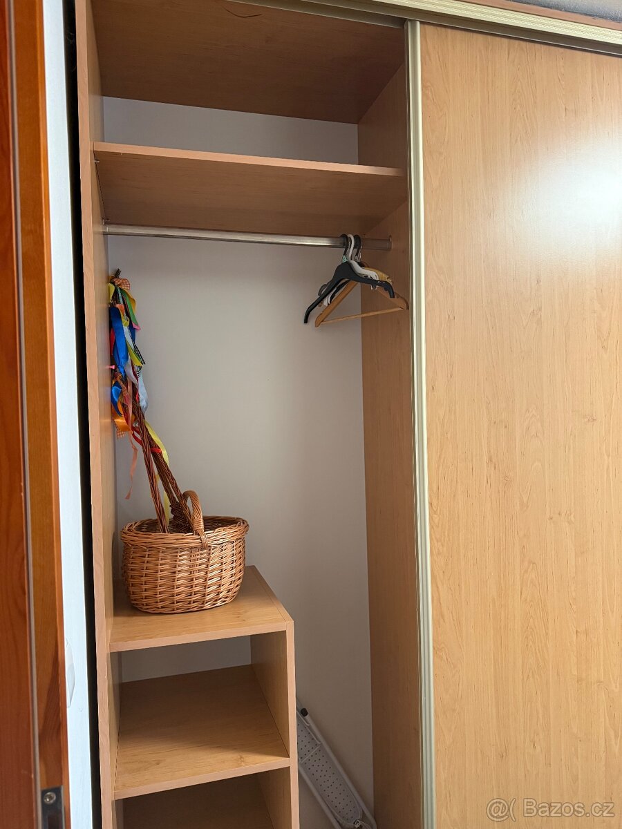 Šatní skříň - 5