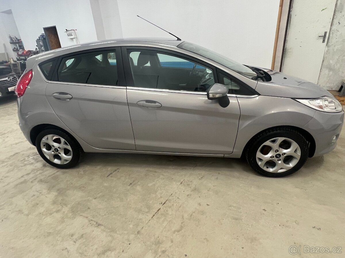 Ford Fiesta 1.25 TITANIUM PAR.ASISTENT VYHŘ.SEDAD.DIGIKLIMA - 5