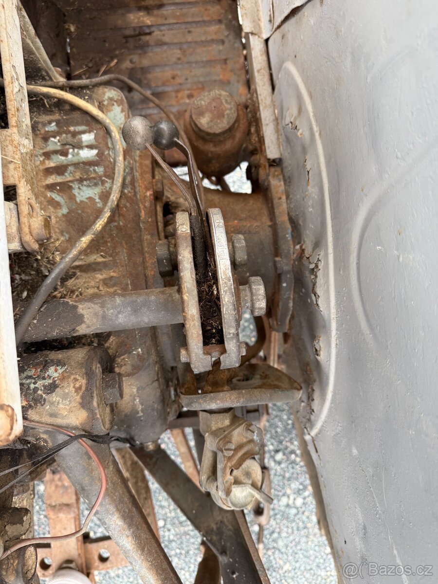 TRAKTOR ZETOR 3511 + PŘÍSLUŠENSTVÍ - 5