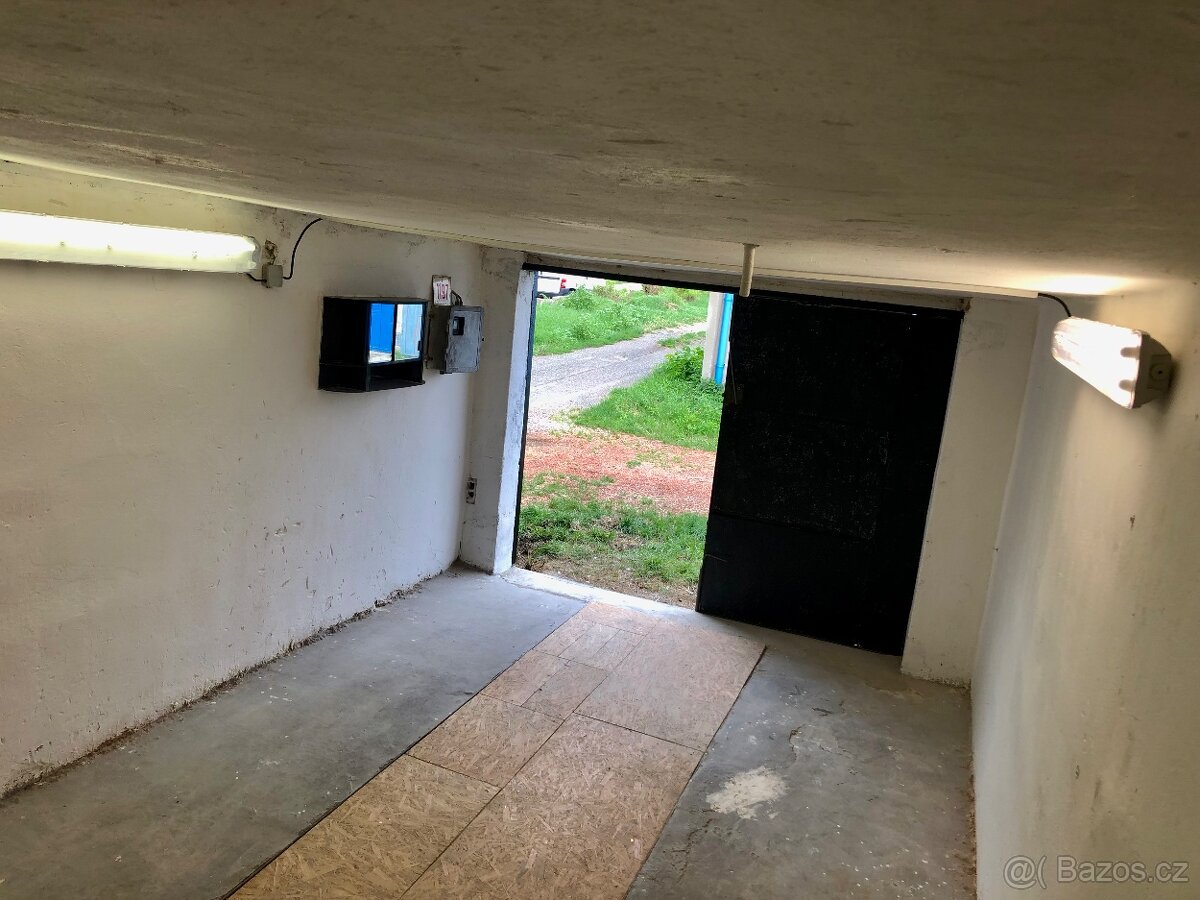 PRODÁM Garáž ul. Dolní - HOTEL KRYSTAL - 5