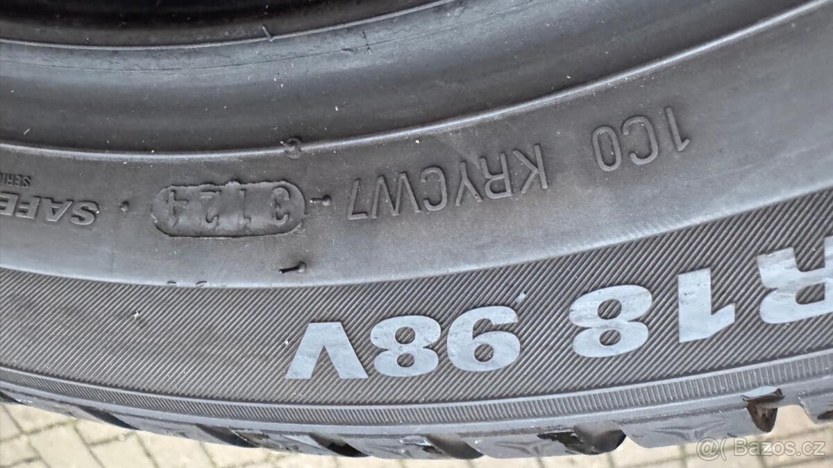 Kumho 235/45 R18 zimní - 5