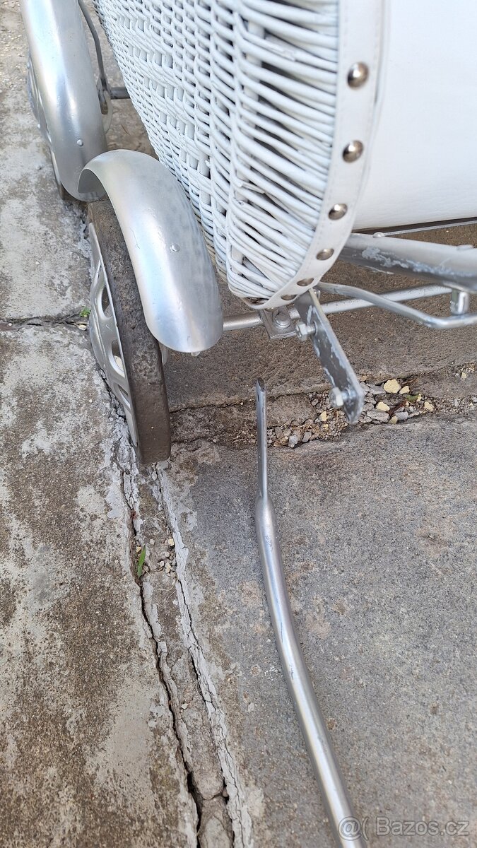 Poválečný kočárek pro miminka - 5