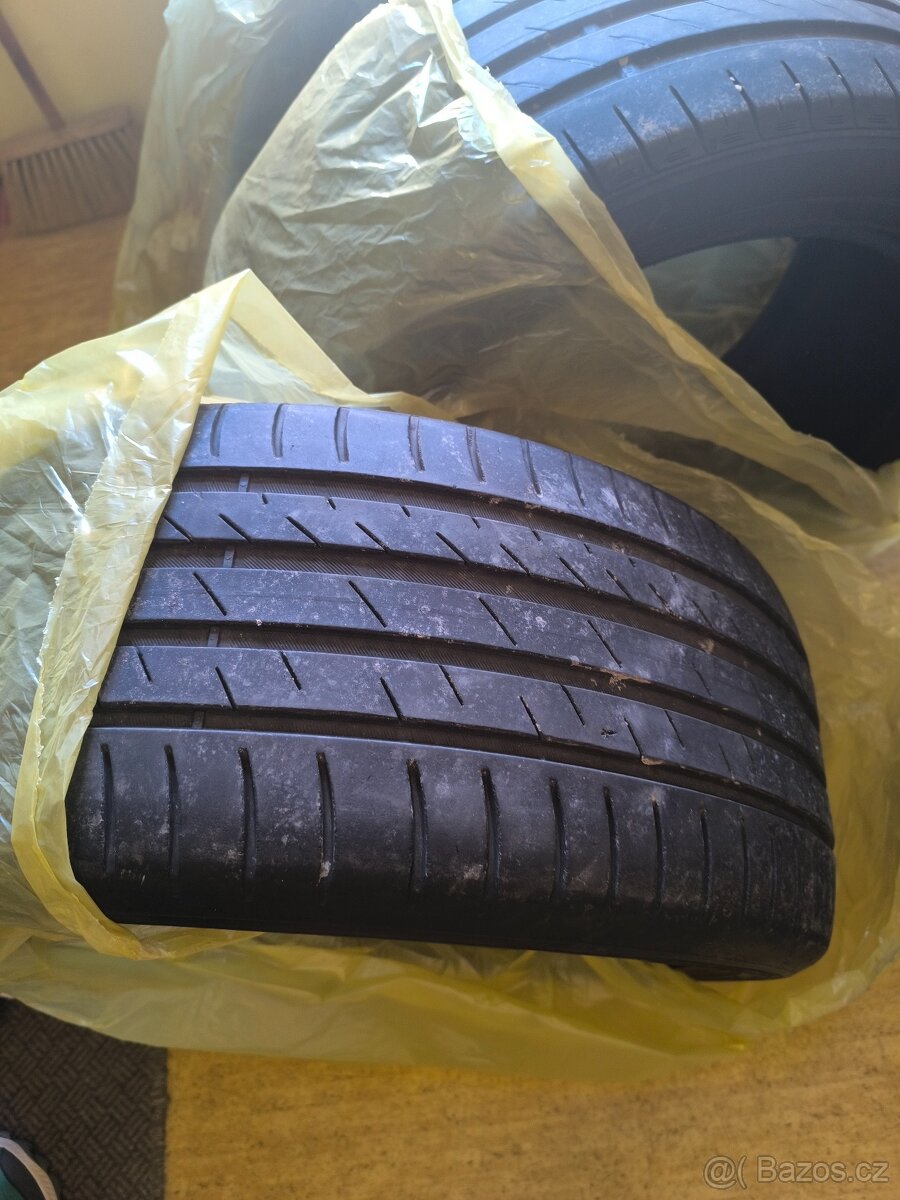 245/45/18 - 5