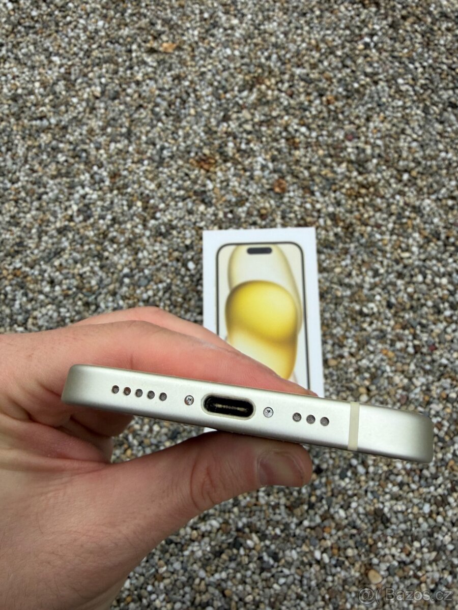 IPhone 15 - baterie 100% - 5