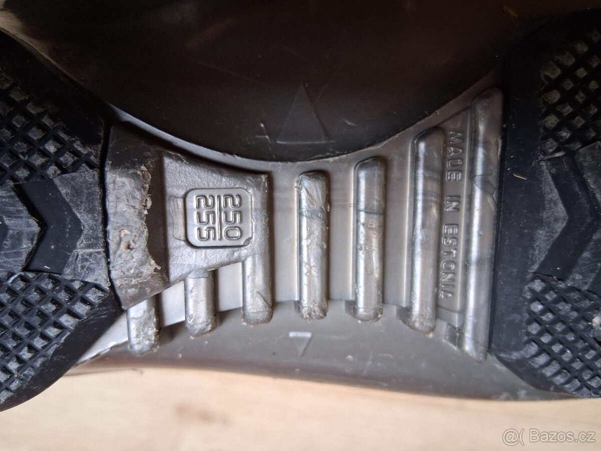 Prodám lyže a pŕeskáče - 5