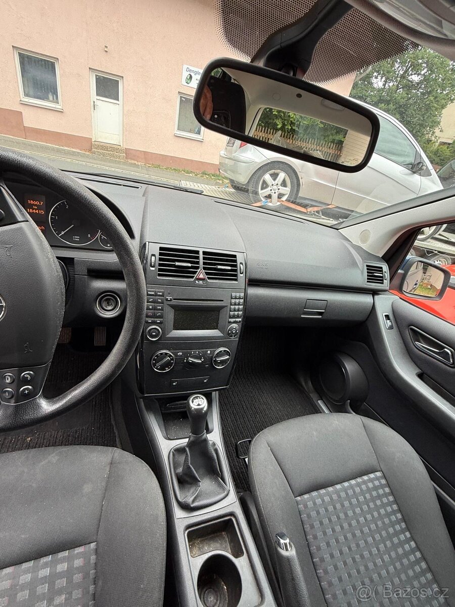 Mercedes benz A169 - 5