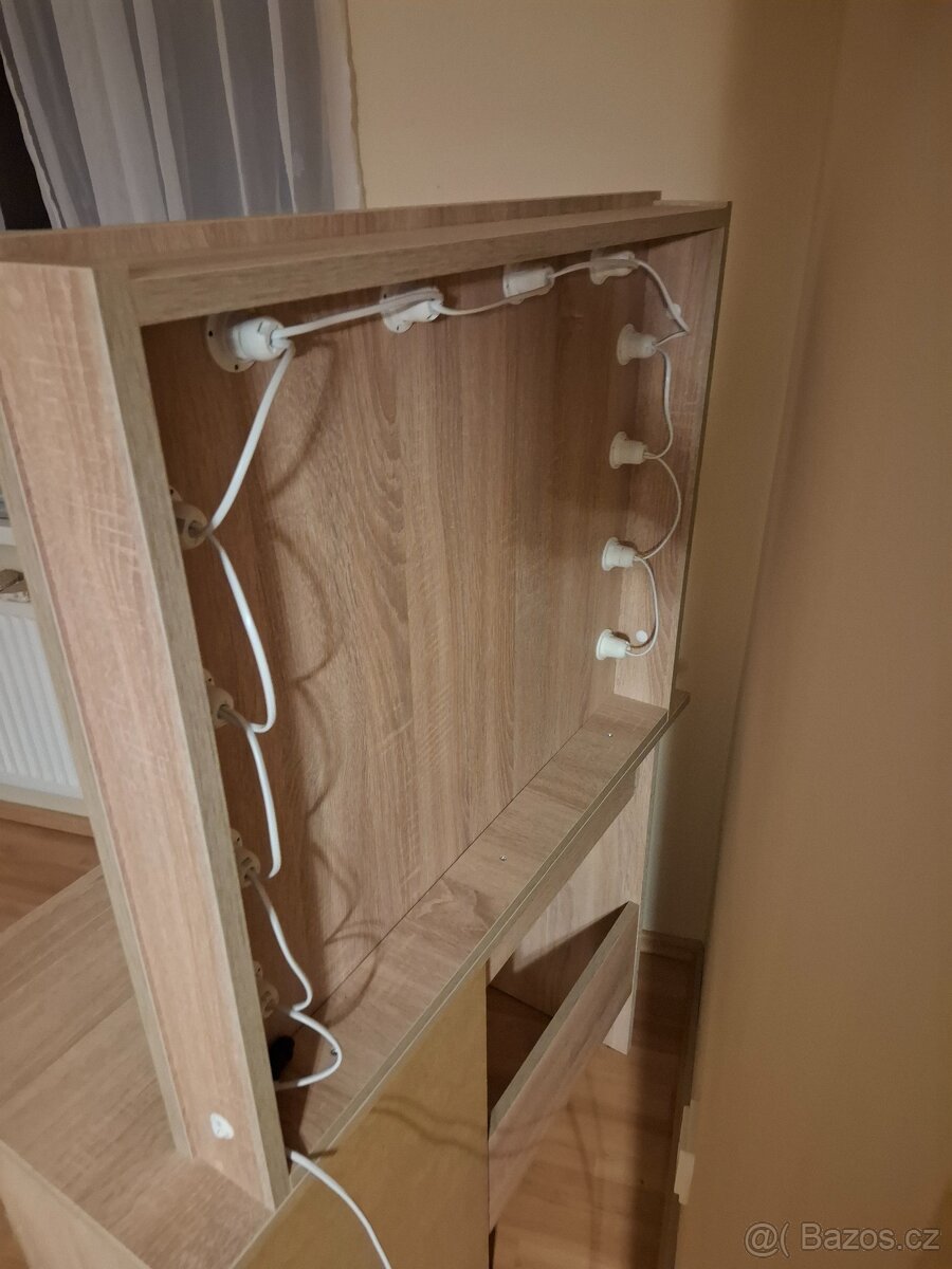 Kosmetický stůl - 5